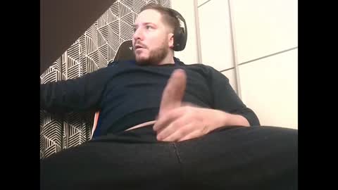 Snapshot of big_sele chatting on 12/23/24, 07:06 bigbroly88 online show from 12/23/24, 07:06