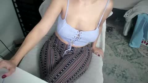Snapshot of bigb00tyjudi chatting on 11/10/25, 03:00 bigb00tijudy online show from 11/10/25, 03:00