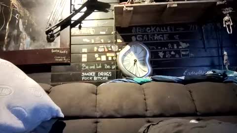 Snapshot of bigbeata chatting on 10/18/25, 02:14 Stevie Snow online show from 10/18/25, 02:14