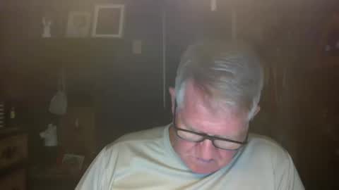 Snapshot of bigbeerdrinker1 chatting on 10/12/25, 05:06 bigbeerdrinker online show from 10/12/25, 05:06