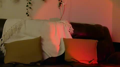 Snapshot of bigbittyblonde chatting on 12/11/24, 04:07 Melenie Mel online show from 12/11/24, 04:07