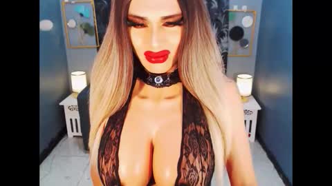 Loraine Cruz online show from 05/10/26, 03:50