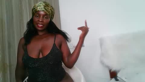 Vee online show from 01/19/26, 02:54