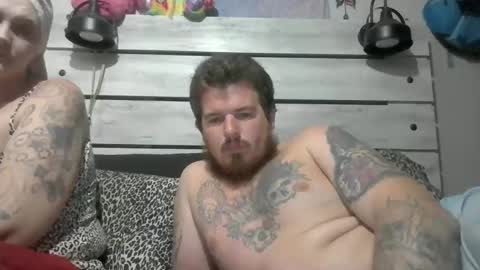 Snapshot of bigdickdaddyandqueenwifey chatting on 01/19/25, 03:39 BigDickDaddyQueenWifey online show from 01/19/25, 03:39