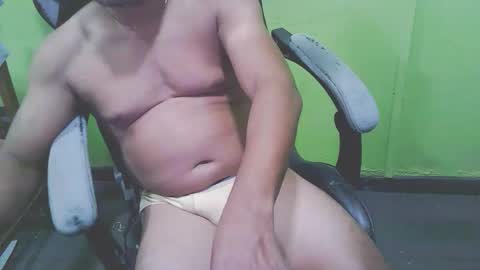 Snapshot of bigdickguyaux chatting on 12/20/25, 07:43 bigdickguyaux online show from 12/20/25, 07:43