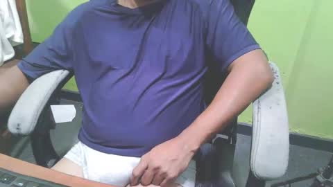 Snapshot of bigdickguyaux chatting on 01/09/26, 08:21 bigdickguyaux online show from 01/09/26, 08:21