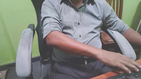 Snapshot of bigdickguyaux chatting on 02/25/26, 05:00 bigdickguyaux online show from 02/25/26, 05:00