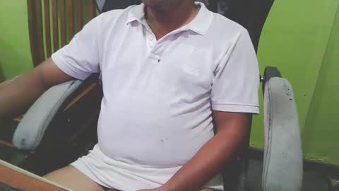 Snapshot of bigdickguyaux chatting on 03/22/26, 07:39 bigdickguyaux online show from 03/22/26, 07:39