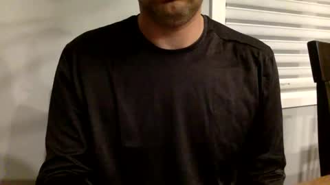 Snapshot of bigdickshowoff9877 chatting on 10/31/25, 05:52 Bigdickshowoff9877 online show from 10/31/25, 05:52