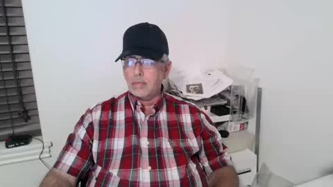 Snapshot of bigdylan17 chatting on 11/11/25, 03:06 Dylan 56 Taleah 53 online show from 11/11/25, 03:06