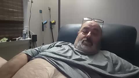 Snapshot of bigfuzzyteddybear chatting on 12/22/25, 12:40 bigfuzzyteddybear online show from 12/22/25, 12:40