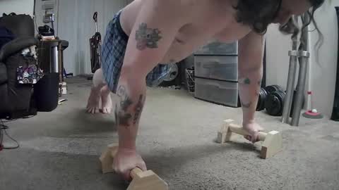 biggerisbetter21 online show from 12/14/24, 12:44