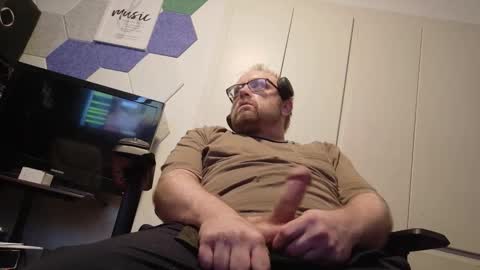 Snapshot of biggydee8989 chatting on 02/14/26, 10:56 biggydee8989 online show from 02/14/26, 10:56