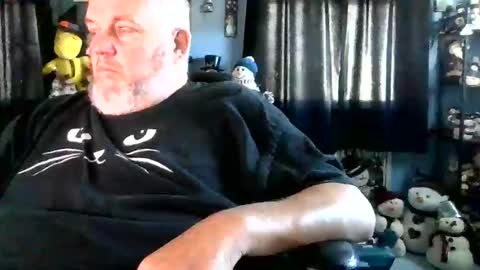 Snapshot of bighorneytony chatting on 10/21/25, 03:46 bighorneytony online show from 10/21/25, 03:46