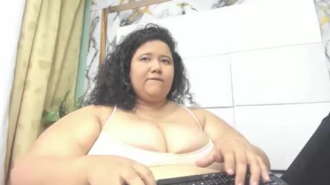 Snapshot of biglucyy chatting on 04/28/26, 10:26 BigLucyy online show from 04/28/26, 10:26