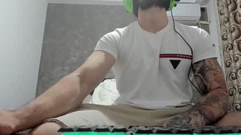 Snapshot of bigmuscles95 chatting on 06/01/26, 10:22 bigmuscles95 online show from 06/01/26, 10:22