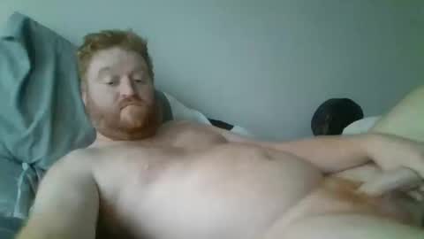 Snapshot of bigred92899 chatting on 10/11/25, 04:05 bigred92899 online show from 10/11/25, 04:05