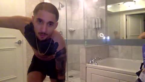 Snapshot of bigsalamitommy03 chatting on 11/27/25, 11:40 hitmanhector online show from 11/27/25, 11:40