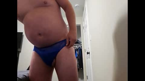 Snapshot of bigsexy2324 chatting on 10/31/25, 03:02 bigsexy2324 online show from 10/31/25, 03:02