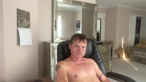 Snapshot of bigsteve24cm chatting on 11/16/25, 02:22 bigsteve24cm online show from 11/16/25, 02:22