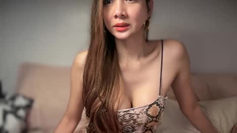 Snapshot of bigsurprise4u chatting on 12/11/24, 04:49 Yna     online show from 12/11/24, 04:49