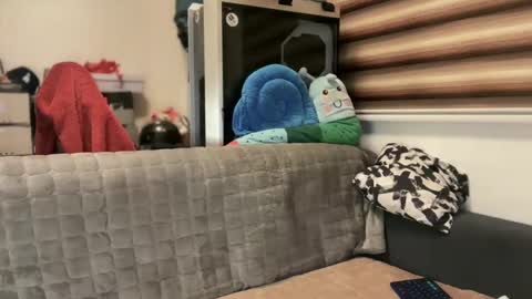 Snapshot of bigsurprise4u chatting on 01/08/25, 11:41 Yna     online show from 01/08/25, 11:41