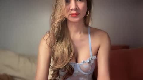 Snapshot of bigsurprise4u chatting on 01/16/25, 01:47 Yna     online show from 01/16/25, 01:47