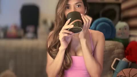 Snapshot of bigsurprise4u chatting on 02/06/25, 07:45 Yna     online show from 02/06/25, 07:45