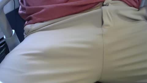 Snapshot of bigsword4her chatting on 02/10/25, 02:37 bigsword4her online show from 02/10/25, 02:37