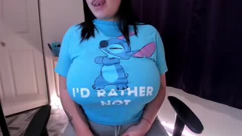 Snapshot of bigt3ti chatting on 01/11/25, 05:10  Nubia  online show from 01/11/25, 05:10