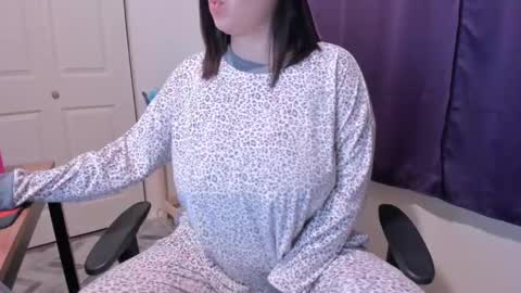 Snapshot of bigt3ti chatting on 01/21/25, 02:22  Nubia  online show from 01/21/25, 02:22