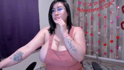 Snapshot of bigt3ti chatting on 02/09/25, 02:17  Nubia  online show from 02/09/25, 02:17