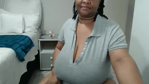 Snapshot of bigtitshornygirlxxx chatting on 12/03/25, 09:13 Lona online show from 12/03/25, 09:13