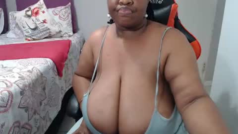 Snapshot of bigtitshornygirlxxx chatting on 03/13/26, 03:18 Lona online show from 03/13/26, 03:18