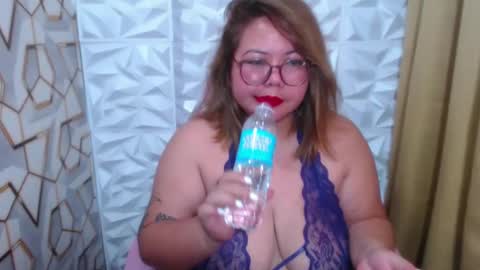 Snapshot of bigtitshotmom chatting on 01/19/25, 08:29 MARJ online show from 01/19/25, 08:29