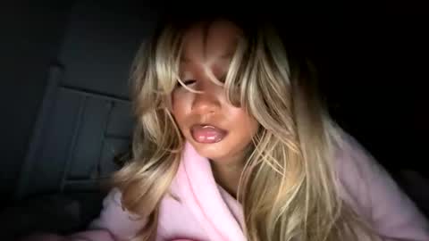 Snapshot of bigtittienyx chatting on 11/20/25, 08:03 bigtittienyx online show from 11/20/25, 08:03