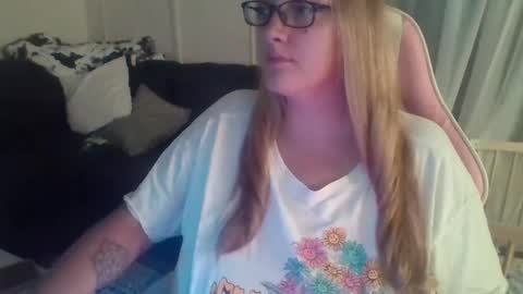 Snapshot of bigtittyboatboo chatting on 10/08/25, 12:41 Mountain Mama online show from 10/08/25, 12:41