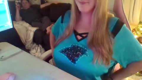 Snapshot of bigtittyboatboo chatting on 11/25/25, 02:22 Mountain Mama online show from 11/25/25, 02:22