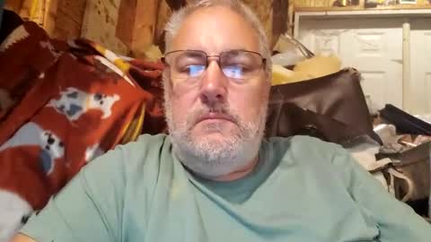 Snapshot of biguy121971 chatting on 10/05/25, 05:17 Biguy52 online show from 10/05/25, 05:17