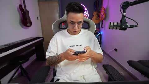 Snapshot of bigxboy96 chatting on 02/17/25, 06:42 bigxboy96 online show from 02/17/25, 06:42