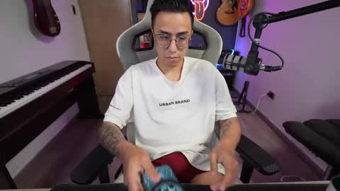 Snapshot of bigxboy96 chatting on 02/25/25, 03:20 bigxboy96 online show from 02/25/25, 03:20