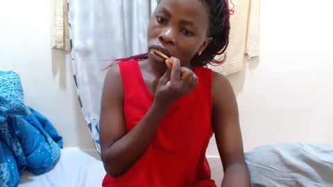 Snapshot of bilia_ebony chatting on 01/06/25, 05:30 Bilia online show from 01/06/25, 05:30