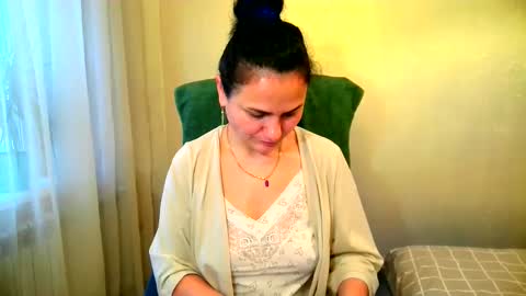 Snapshot of bililay chatting on 10/27/25, 11:47 DOM NIKA online show from 10/27/25, 11:47