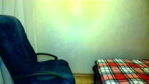 Snapshot of bililay chatting on 12/18/25, 10:05 DOM NIKA online show from 12/18/25, 10:05