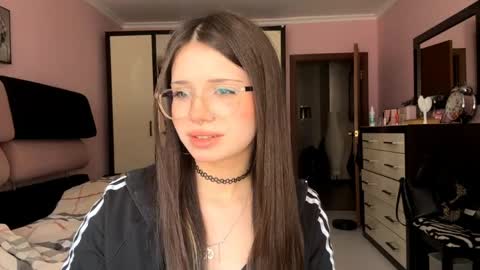 Snapshot of billipanke chatting on 04/16/26, 07:42 Yuna online show from 04/16/26, 07:42