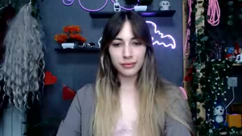 Snapshot of binalina chatting on 10/18/25, 09:15 binalina online show from 10/18/25, 09:15