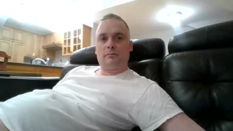 Snapshot of bird8888 chatting on 10/26/25, 09:21 bird8888 online show from 10/26/25, 09:21