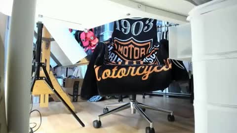 bisexualjay online show from 10/23/25, 12:04