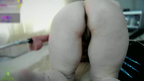 bisex woman online show from 05/04/26, 03:30