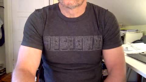 Snapshot of bisonbar chatting on 10/25/25, 02:56 BisonBar online show from 10/25/25, 02:56